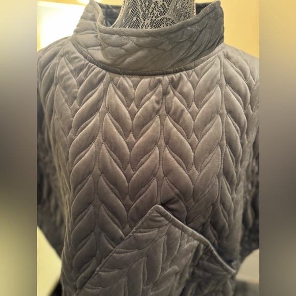 World Market Lounge Gray Quilted Velvet Oversized Big Pocket Poncho Size S/M - Picture 7 of 8